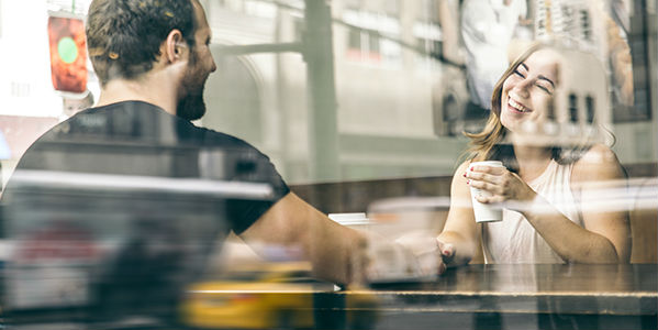 Singles flirten in Berlin bei einem Date