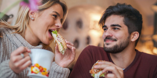 Berliner Singles flirten im Restaurant