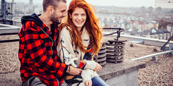 Singles flirten auf Dachterrasse in Berlin